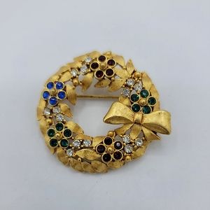 Holiday Wreath Brooch Rhinestone Flowers Christmas Gold tone Pin Hobé Style Vtg